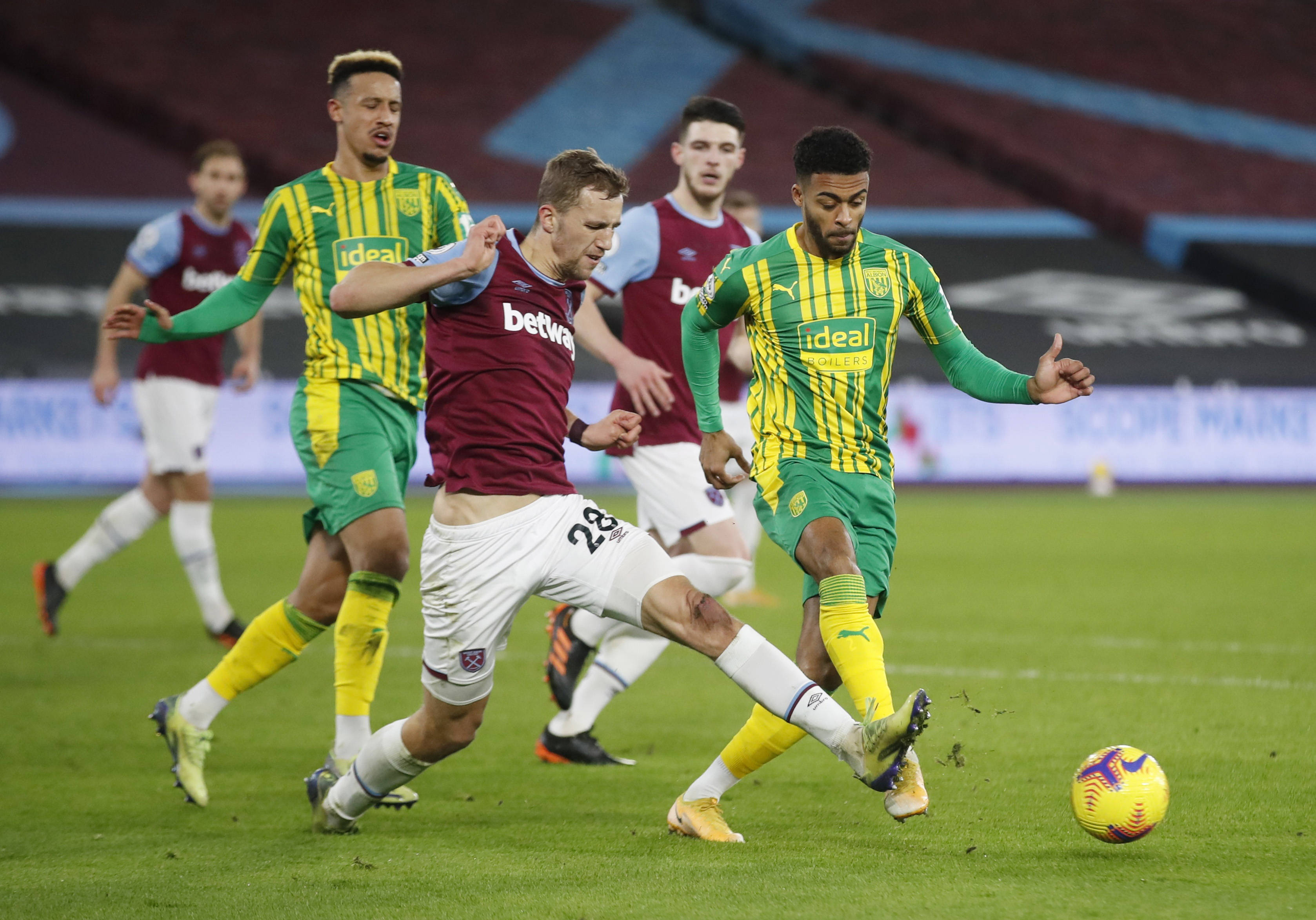 界面临的典 界面临的典